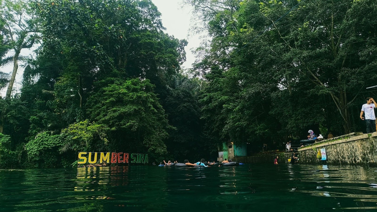 Menikmati Segarnya Berendam di Sumber Sira yang Menyejukkan
